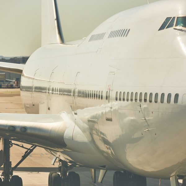huge-airplane-in-the-runway-transportation-and-to-2023-11-27-05-17-56-utc (2) (1)